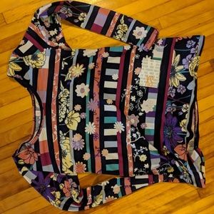 NWT lularoe lynnae top